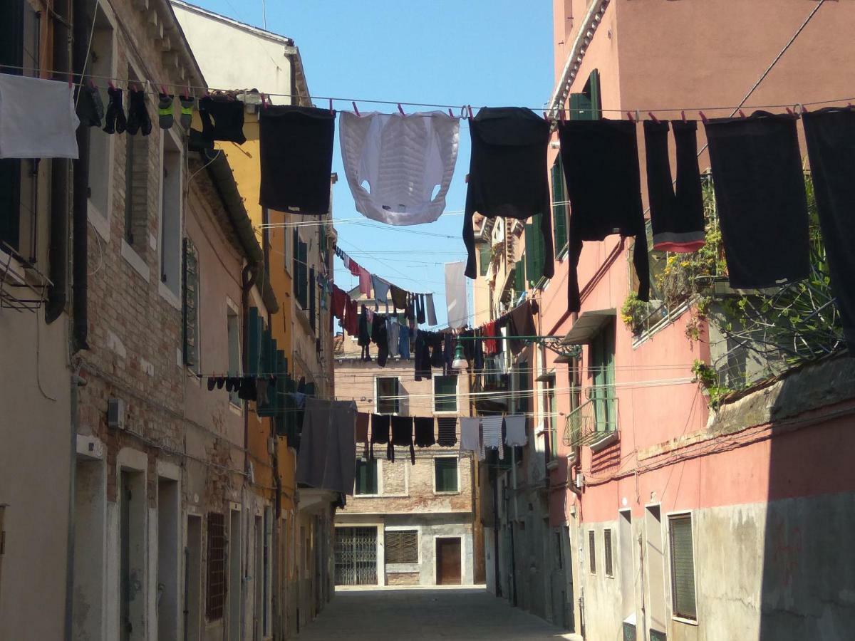 Susy Biennale Apartment - Canal View And Garden Venice Exterior photo