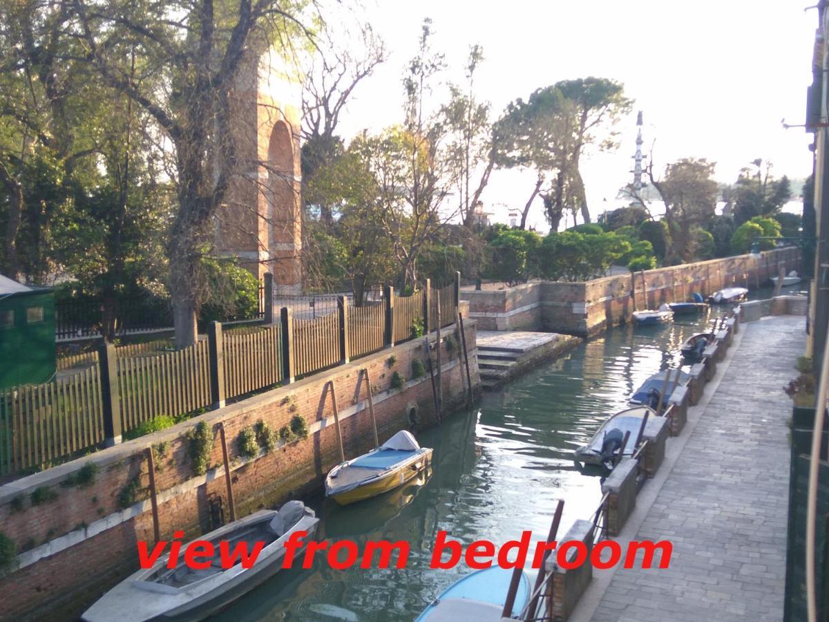 Susy Biennale Apartment - Canal View And Garden Venice Exterior photo